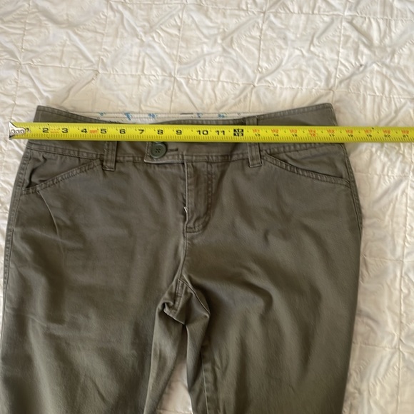 Old Navy low waist chino pants size 10 - Picture 6 of 10